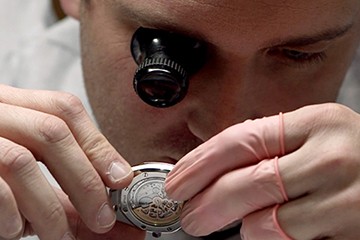 在上海劳力士手表官方售后保养